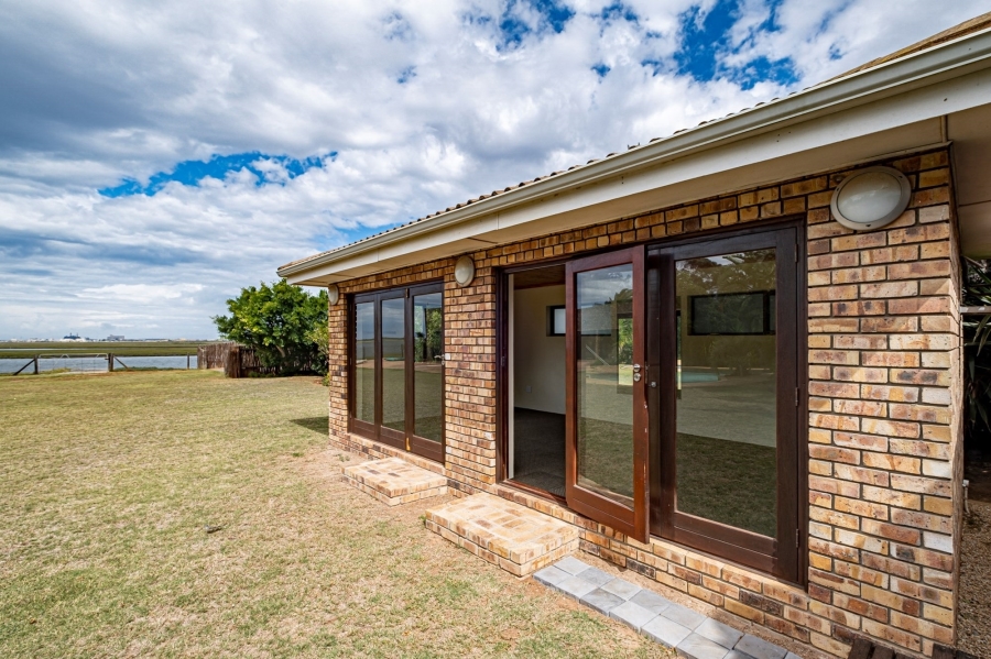 To Let 4 Bedroom Property for Rent in Amsterdamhoek Eastern Cape